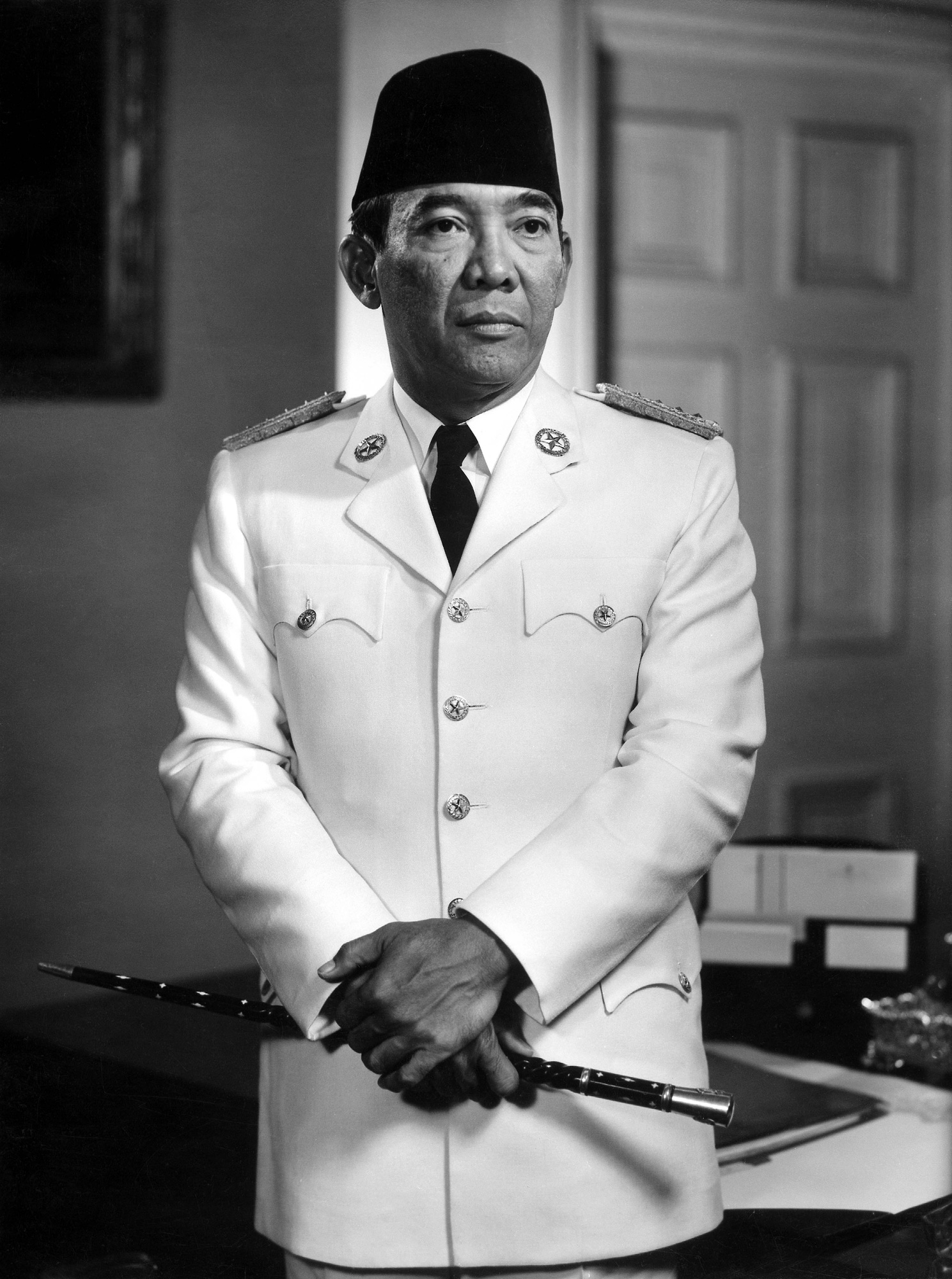 Yousuf-Karsh-Sukarno-1956.jpg